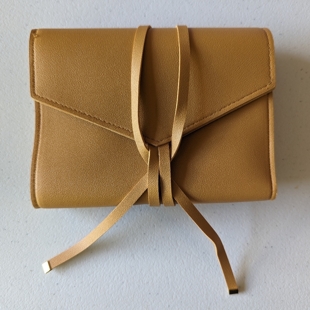 GLASS LADDER CO Katherine Tech Organizer Roll-up Case in Honey Vegan Lea…